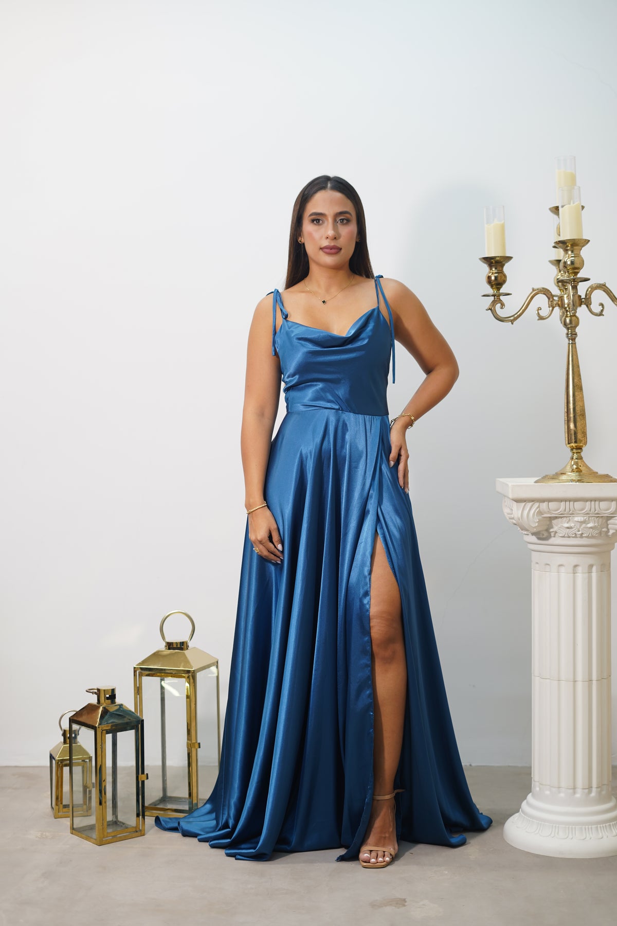 Vestido de Gala Azul Zafiro con Escote Drappeado y Abertura