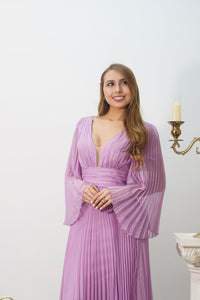 Vestido de Gala Lila con Escote en V y Mangas Plisadas