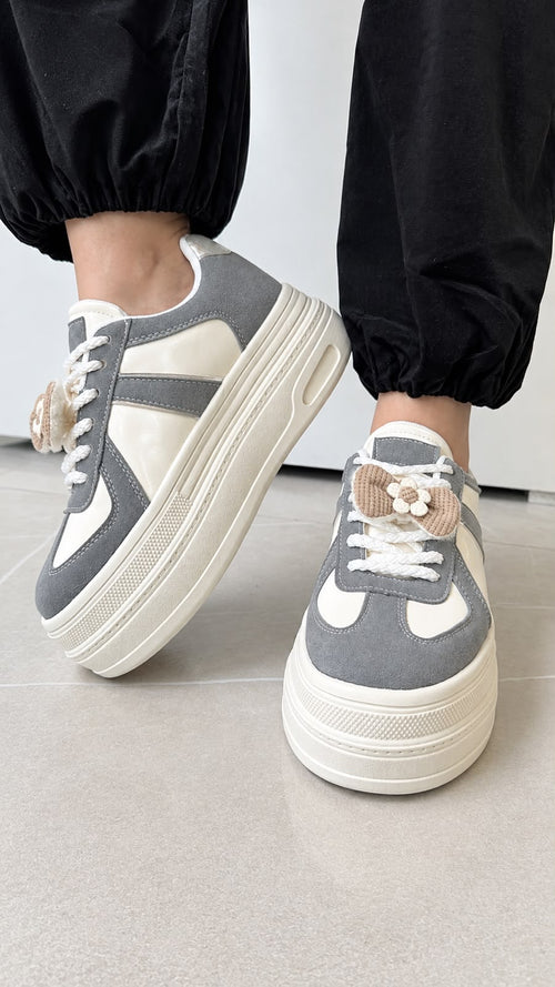 TENIS MOÑITO GRIS