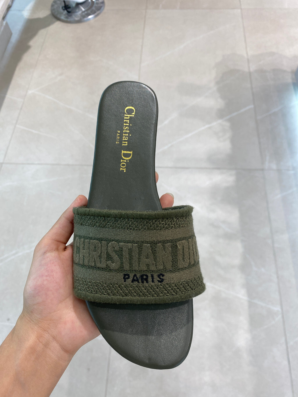 BX2019VER SANDALIA PLANA CRISTIAN DIOR VERDE