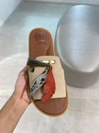 Ref. MJLUCYBEI SANDALIA PLANA CUERO BEIGE