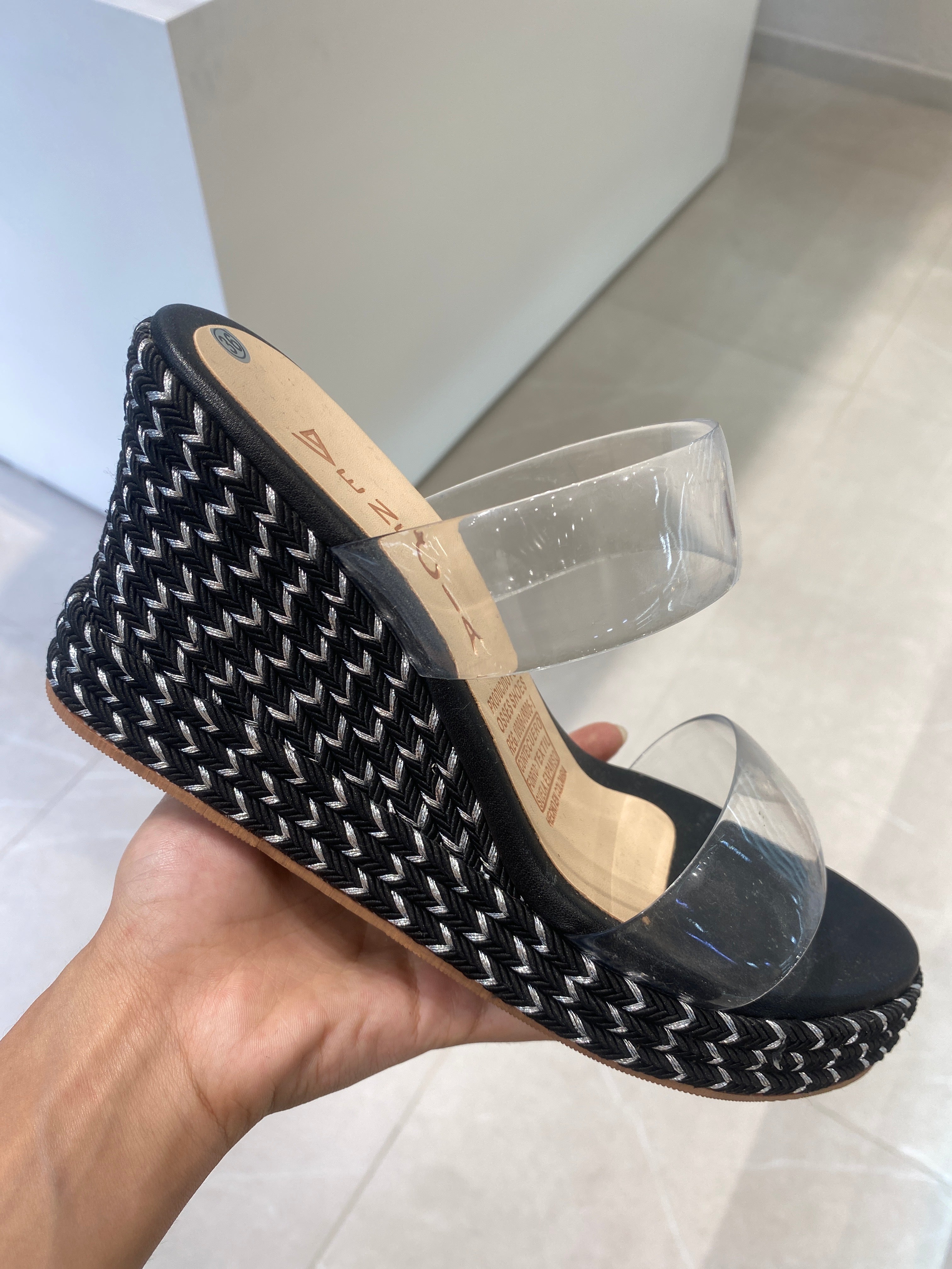 Ref. SMHULKNEG PLATAFORMA NEGRO ACETADO