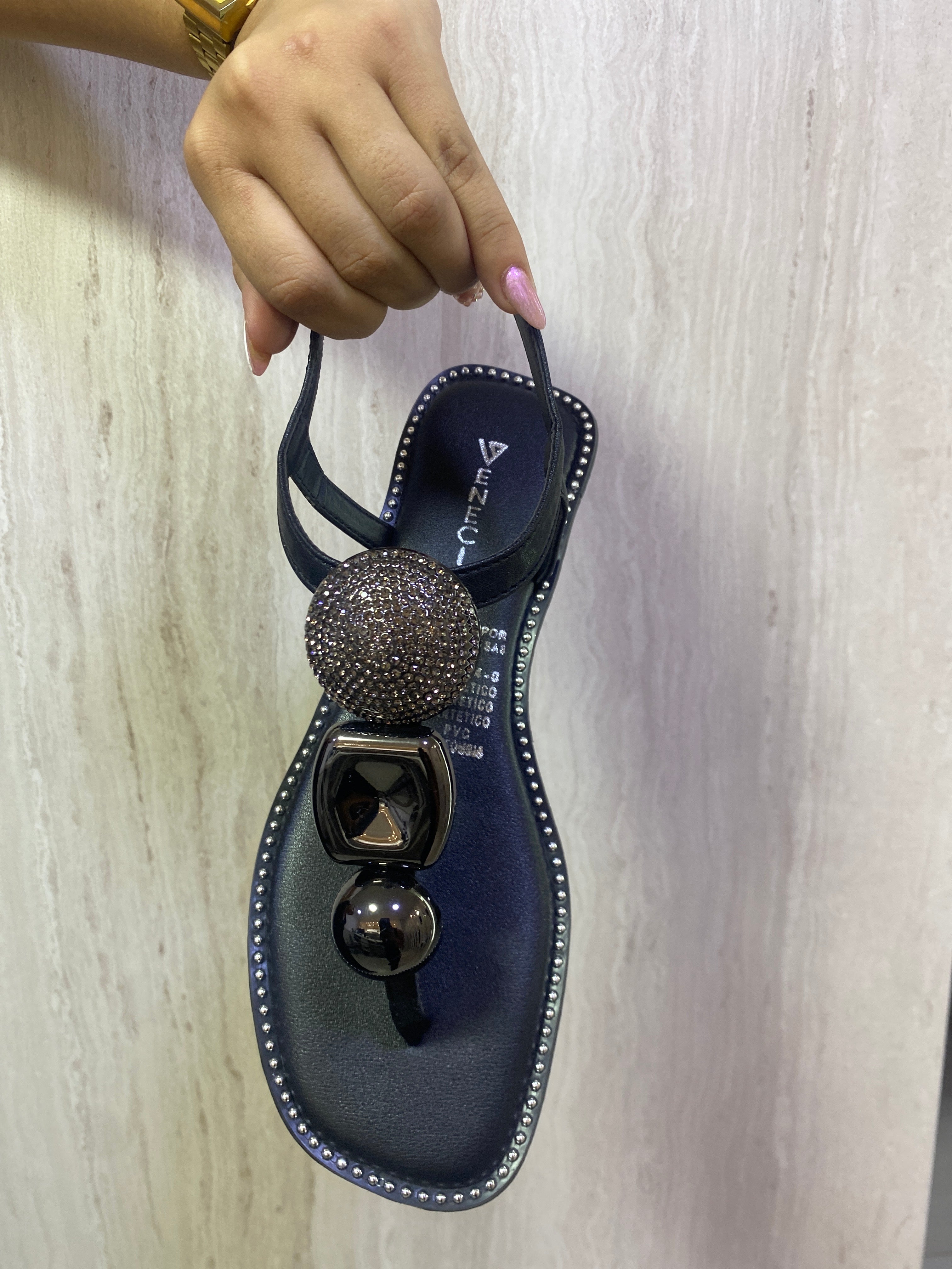 Ref. LUP19NEG SANDALIA PLANA NEGRO