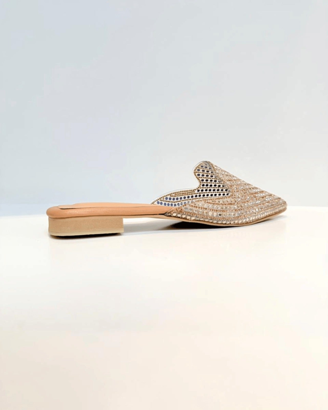 BALETA ALESSANDRA CON BRILLOS TAUPE
