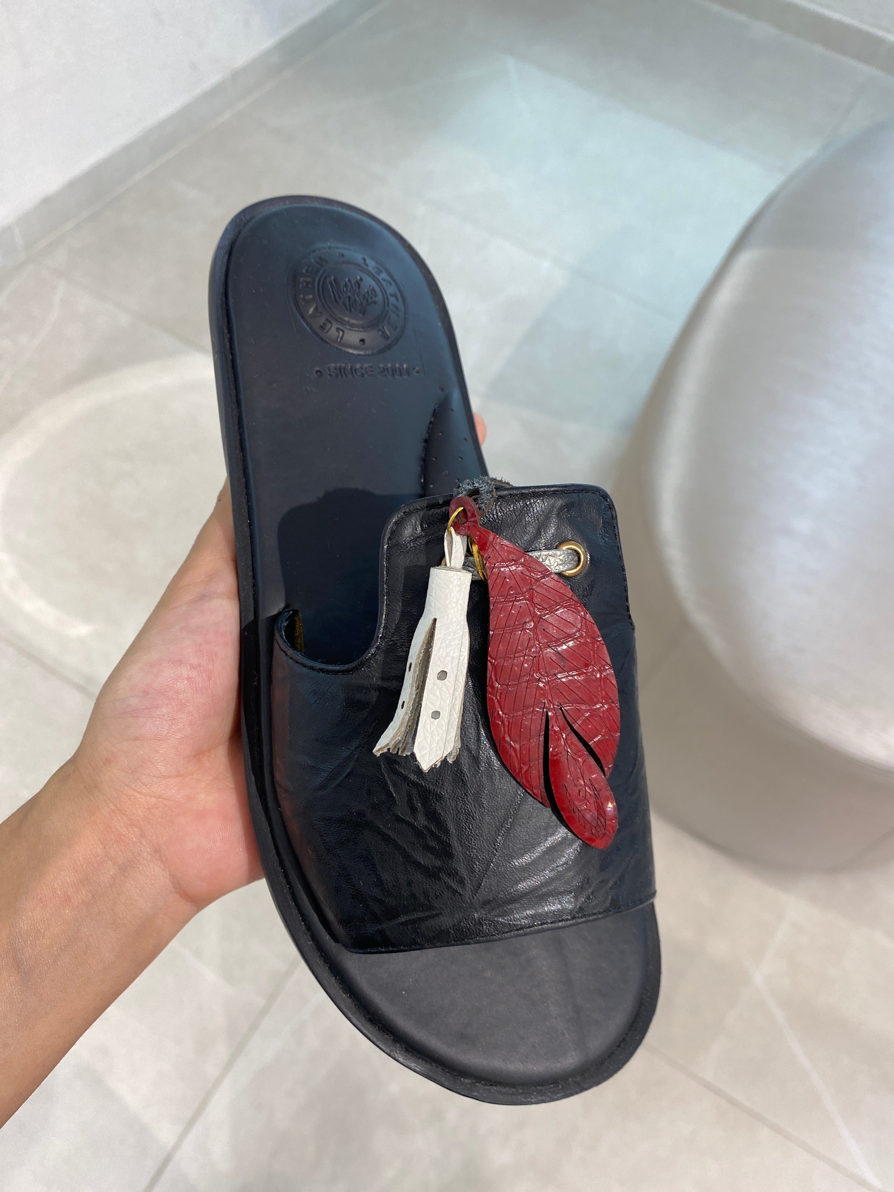 Ref. MJLUCYNEG SANDALIA PLANA CUERO NEGRO