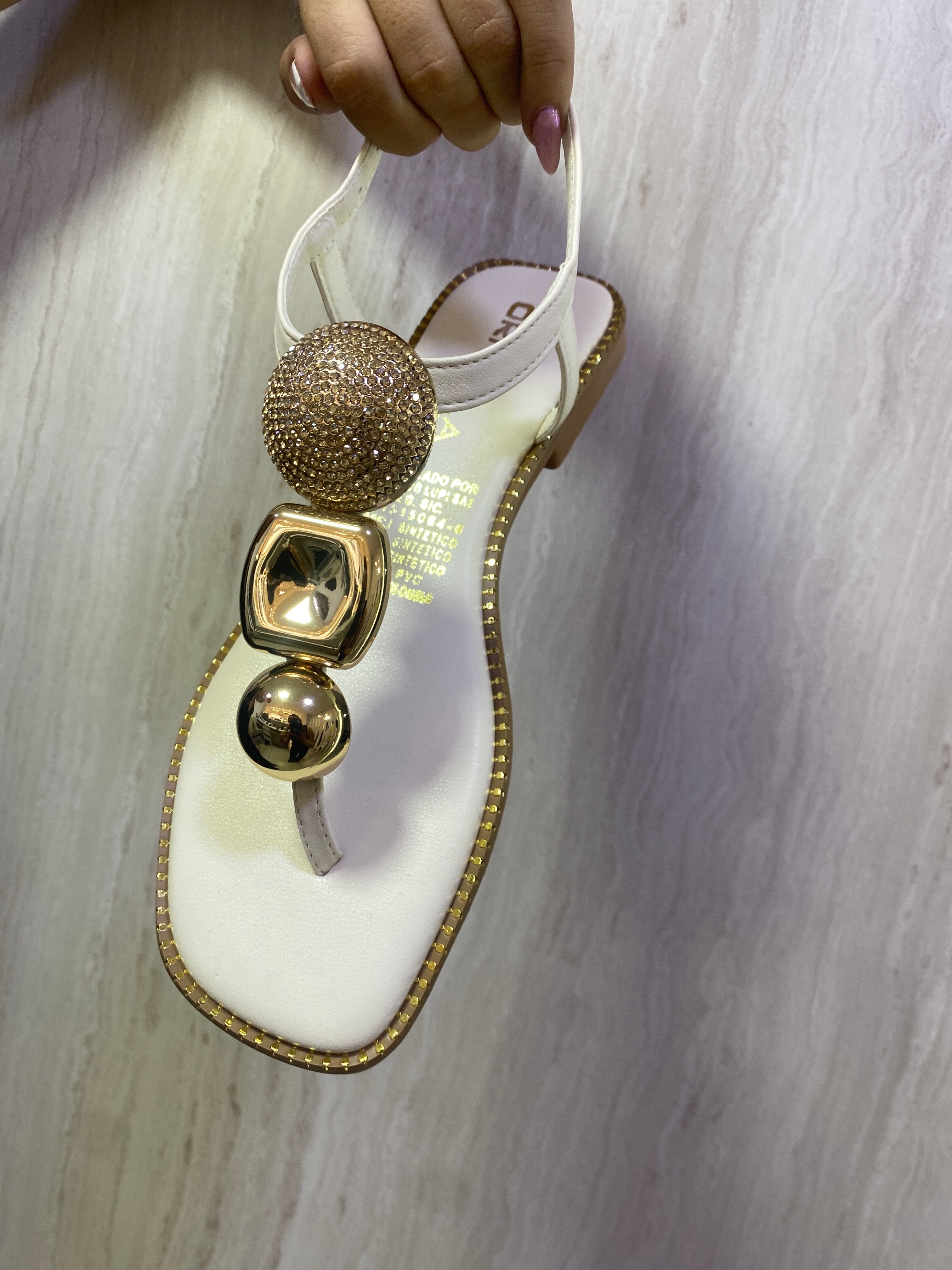 Ref. LUP19TAL SANDALIA PLANA TALCO