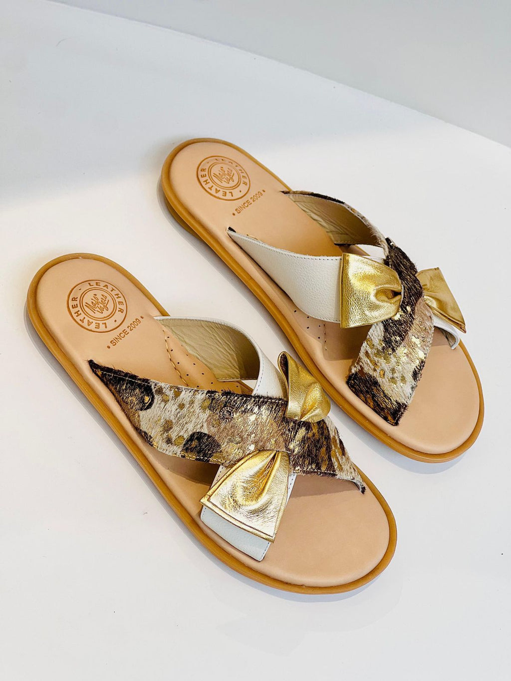 Ref. MJDIANIDOR SANDALIA PLANA DIANI DORADO