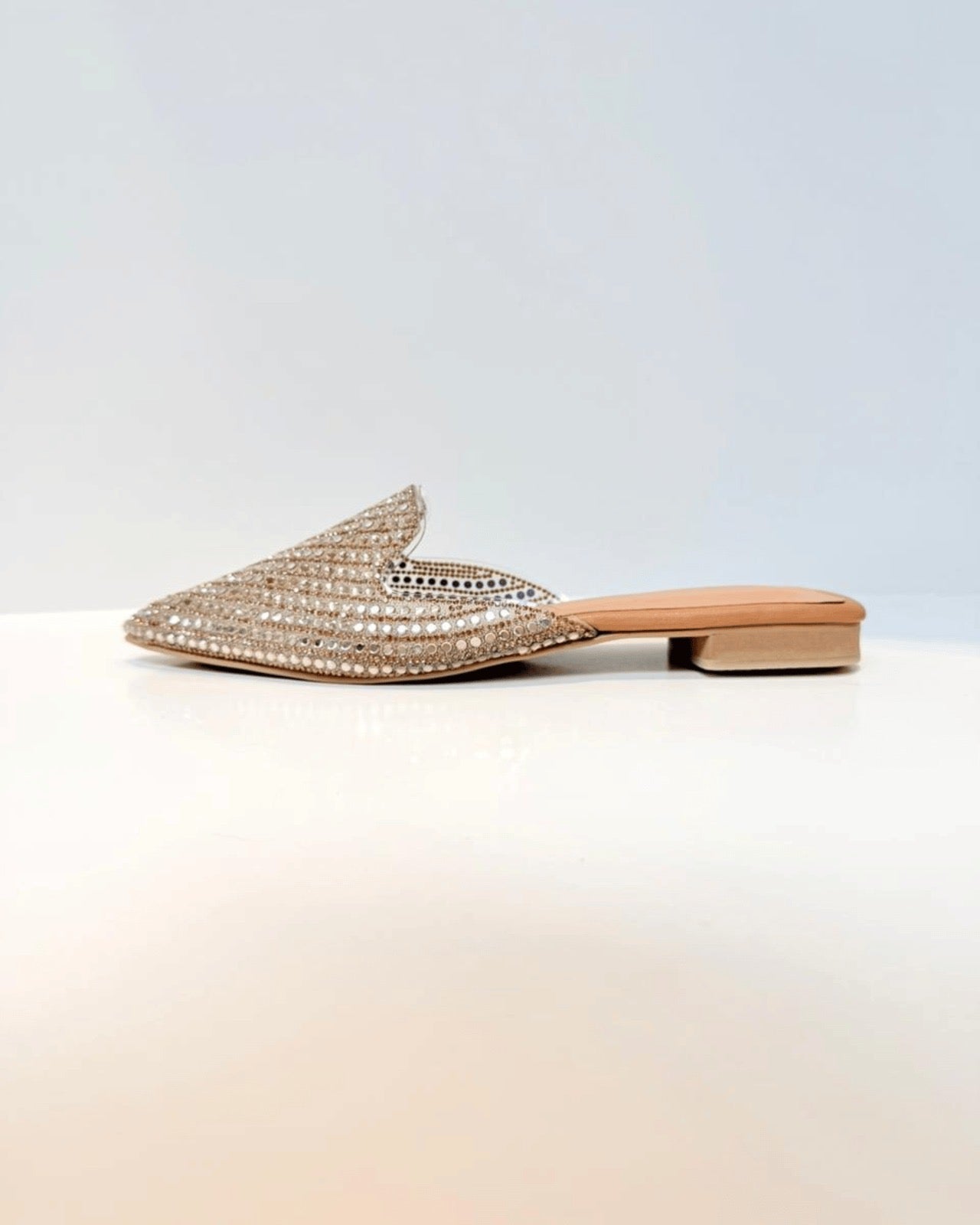 BALETA ALESSANDRA CON BRILLOS TAUPE