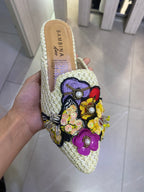 BA375YUT MULE DENIN FLOR TEJIDA COLORES