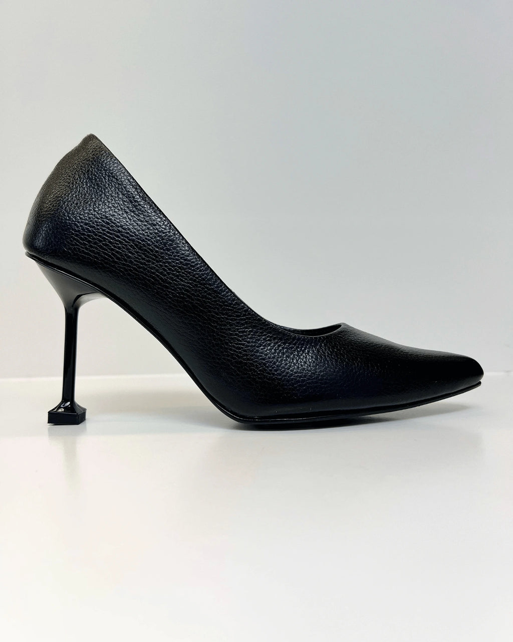 VAL820NEG TACON STILETO EN CUERO NATURAL NEGRO