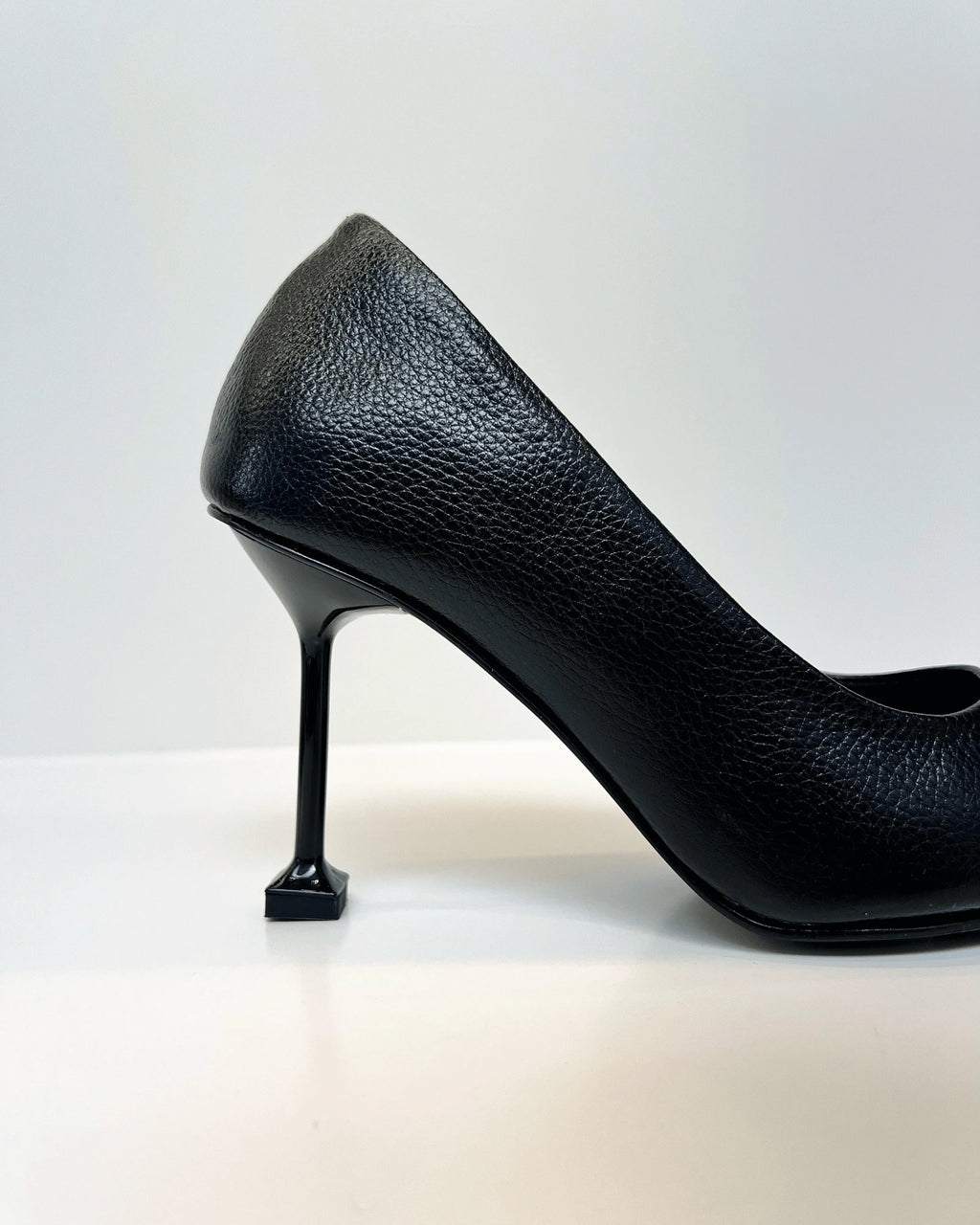 VAL820NEG TACON STILETO EN CUERO NATURAL NEGRO