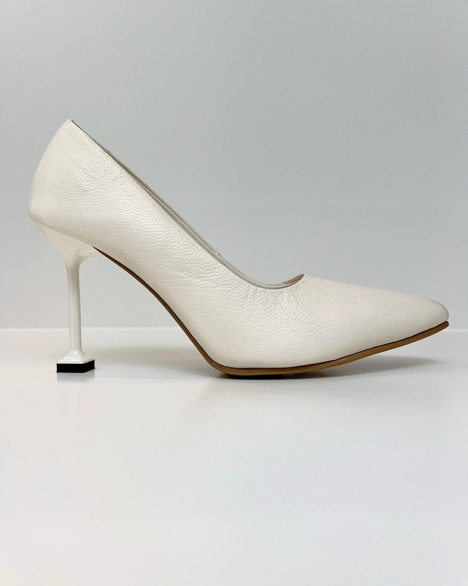 VAL820TAL TACON STILETO EN CUERO NATURAL TALCO