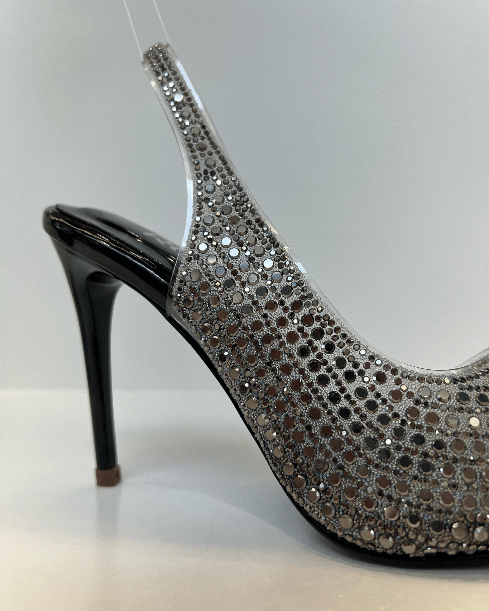 VAL405NEG TACON ELEGANTE BRILLANTE CHAROL NEGRO