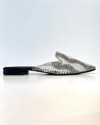 VAL413NEG MULE NEGRO BRILLANTE CON PERLAS