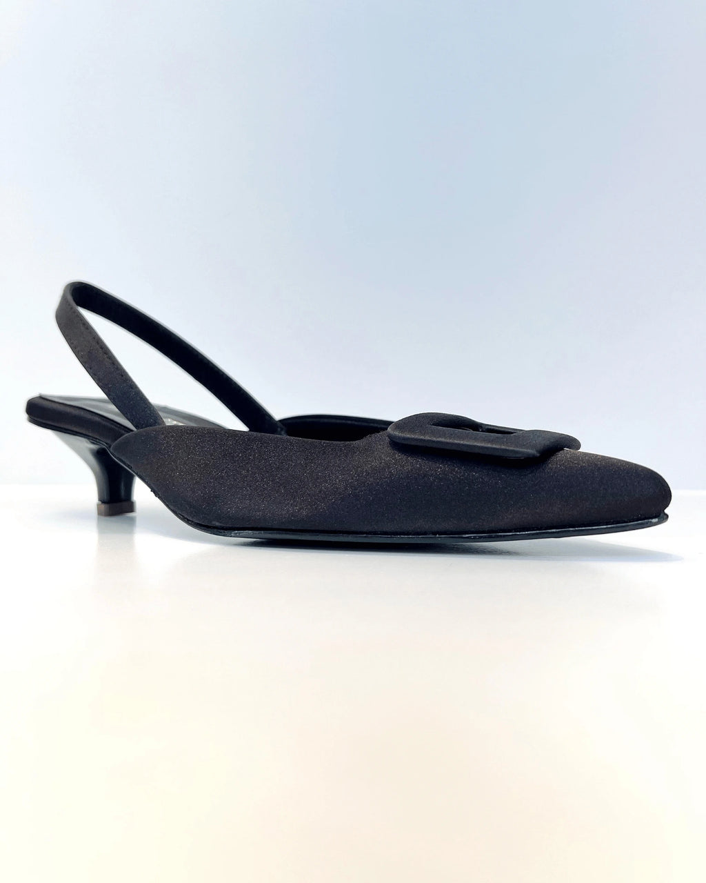 VAL367NEG TACON SLINGBACK EN SEDA NEGRO