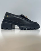 MOCASIN CON APLIQUE METALICO NEGRO