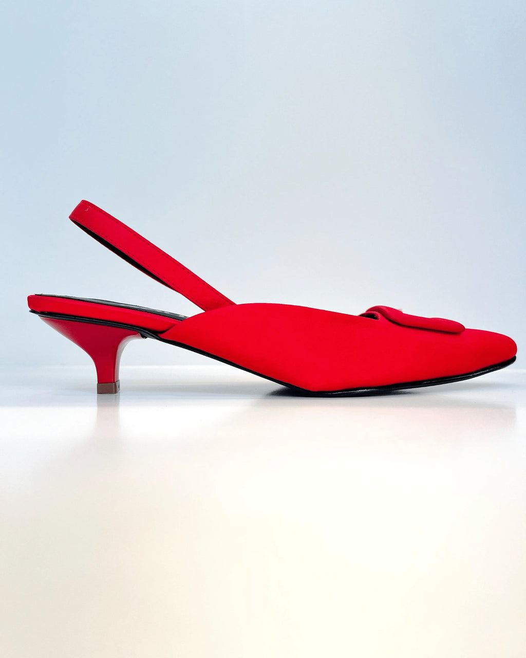 VAL367ROJ TACON SLINGBACK EN SEDA ROJO