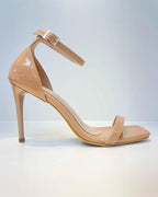 ZAPATILLA EN CHAROL CAMEL