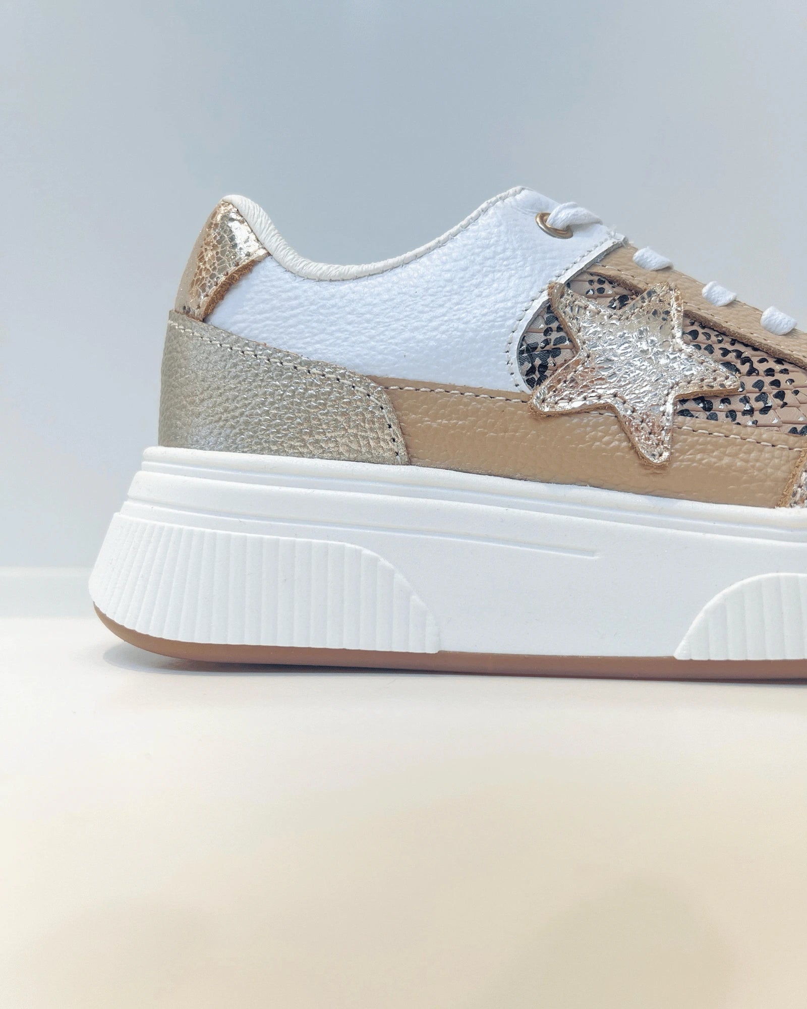 OSSTARCHA TENIS ESTILO URBANO ESTRELLA SNAKE PRINT TAUPE