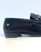 MOCASIN CLASICO NEGRO CON BORLAS HERRAJE DORADO