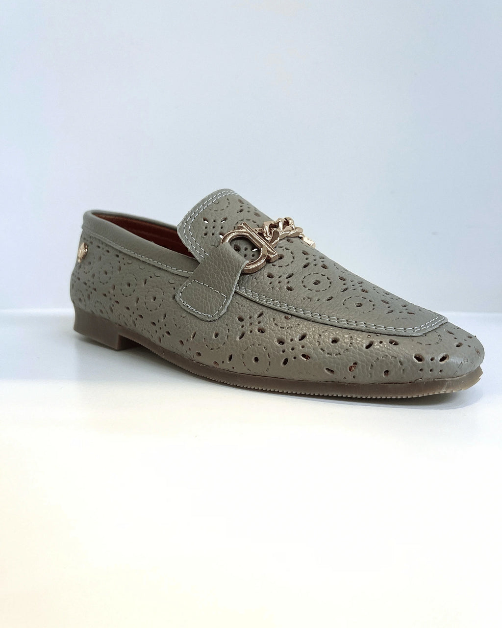 MOCASIN EN CUERO CALADO PISTACHO