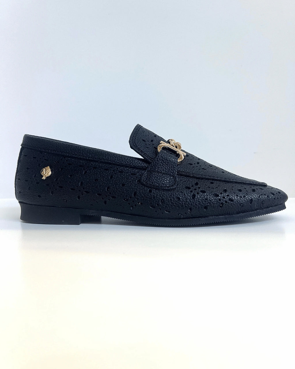 MOCASIN EN CUERO CALADO NEGRO