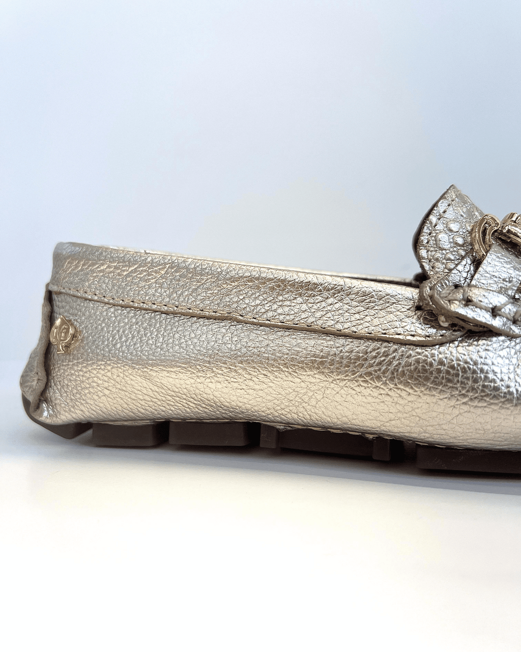 MOCASIN DORADO HERRAJE METALICO