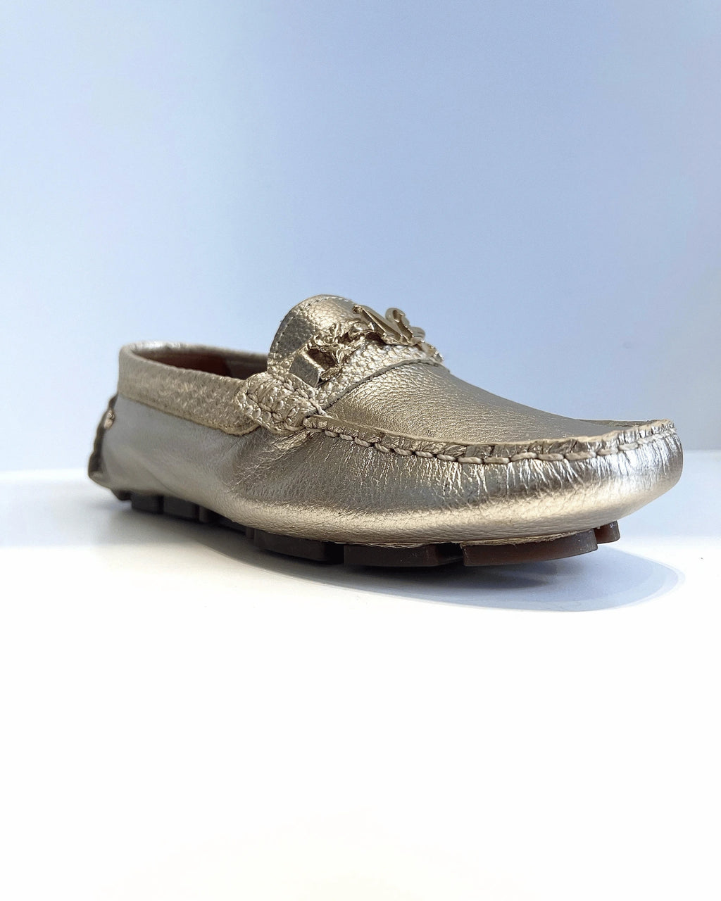 MOCASIN DORADO HERRAJE MATALICO