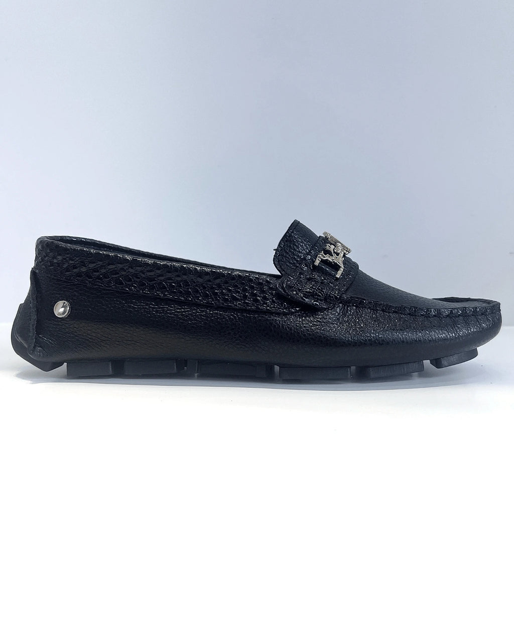 MOCASIN NEGRO HERRAJE MATALICO