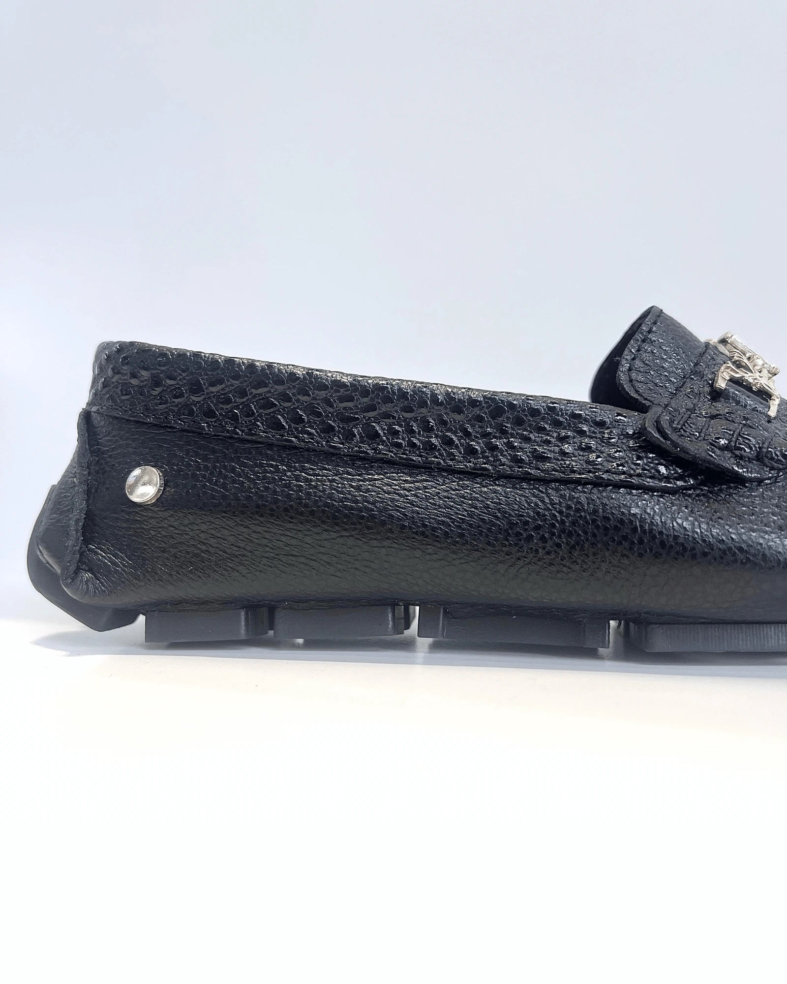 MOCASIN NEGRO HERRAJE MATALICO