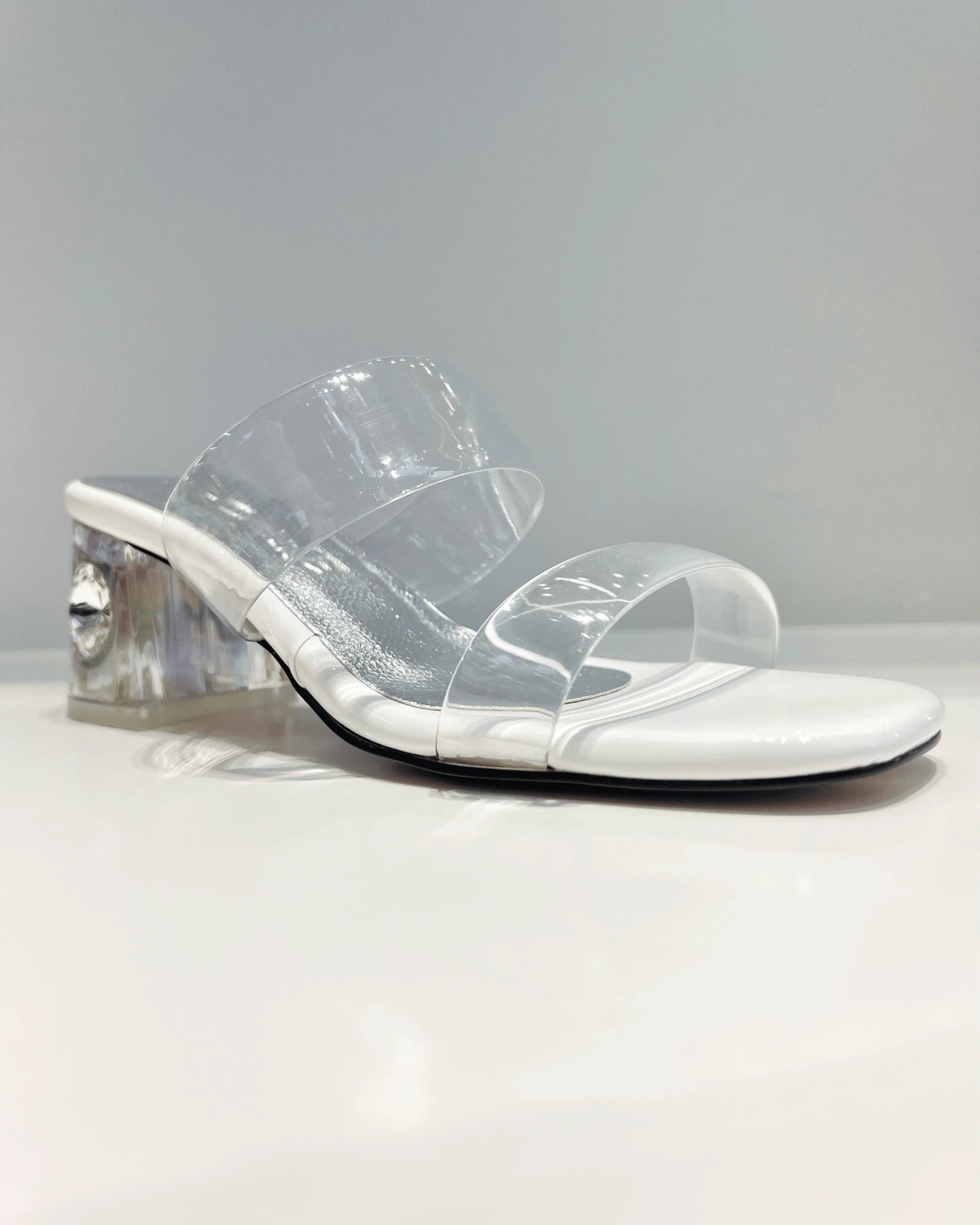 VAL400TAL SANDALIA DE TACON  MEDIO CON PIEDRA BEIGE