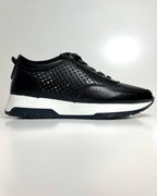 MR2023NEG TENIS NEGRO CASUAL CON DISENO PERFORADO