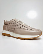 MR2023TAU TENIS BEIGE CASUAL CON DISENO PERFORADO