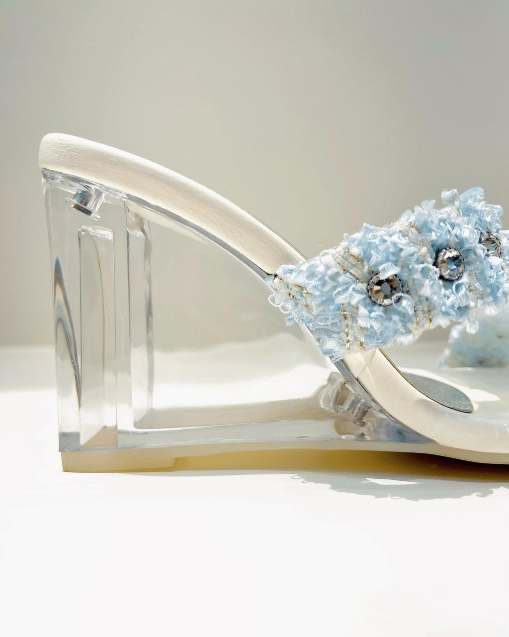 PLATAFORMA TACON CRISTAL APLIQUE CELESTE BORDADO