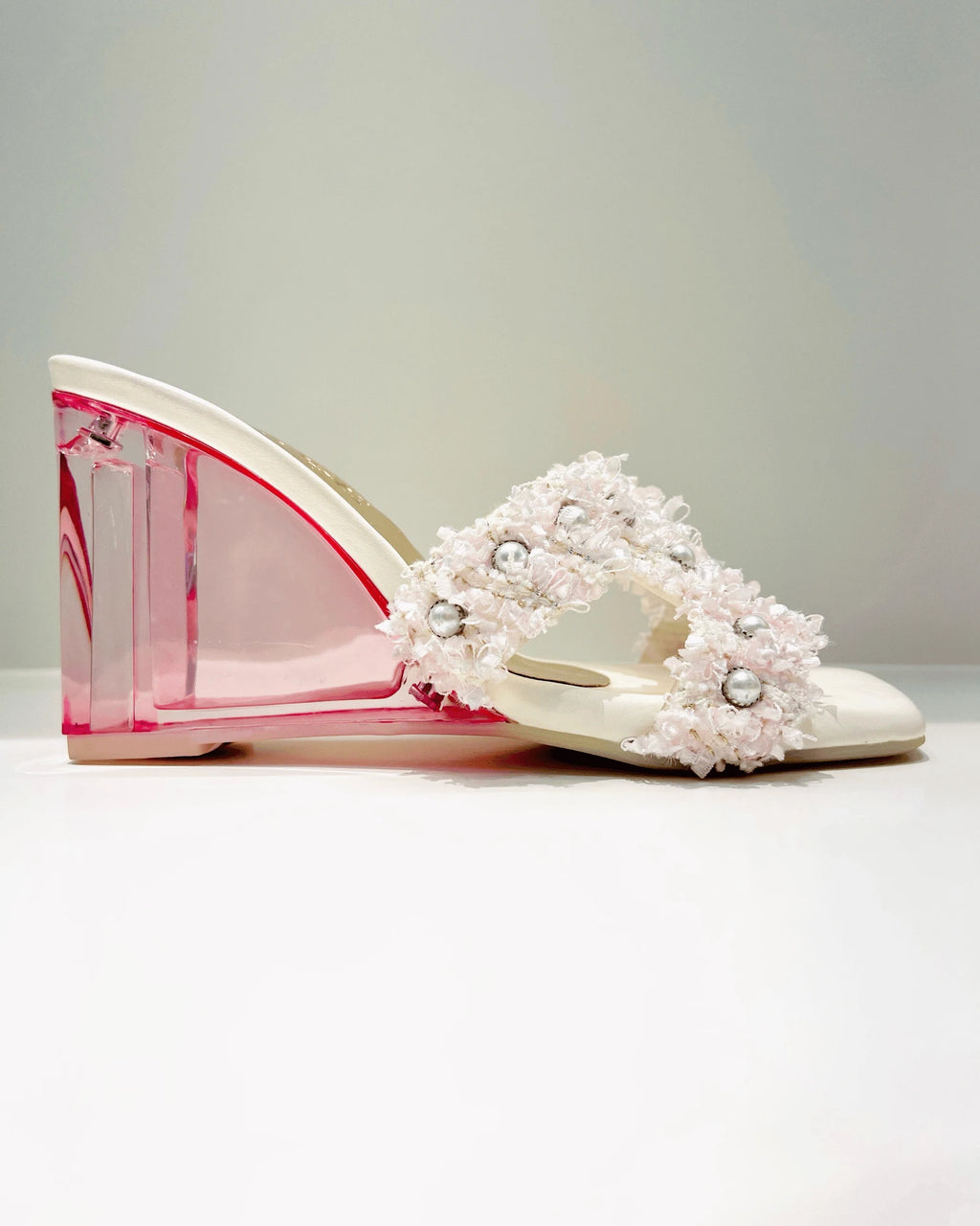 PLATAFORMA TACON CRISTAL APLIQUE ROSADO BORDADO