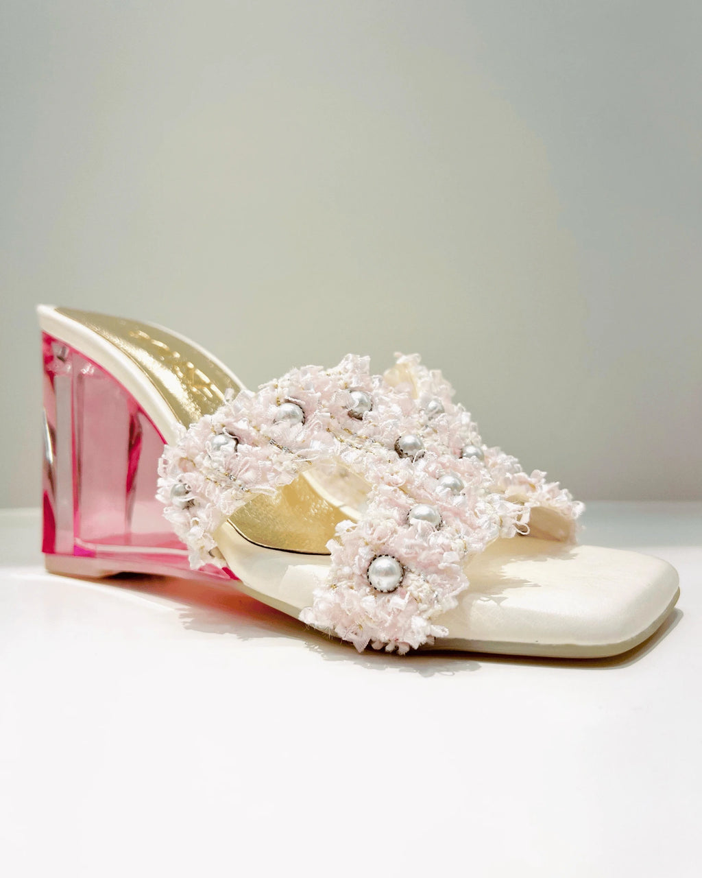 PLATAFORMA TACON CRISTAL APLIQUE ROSADO BORDADO