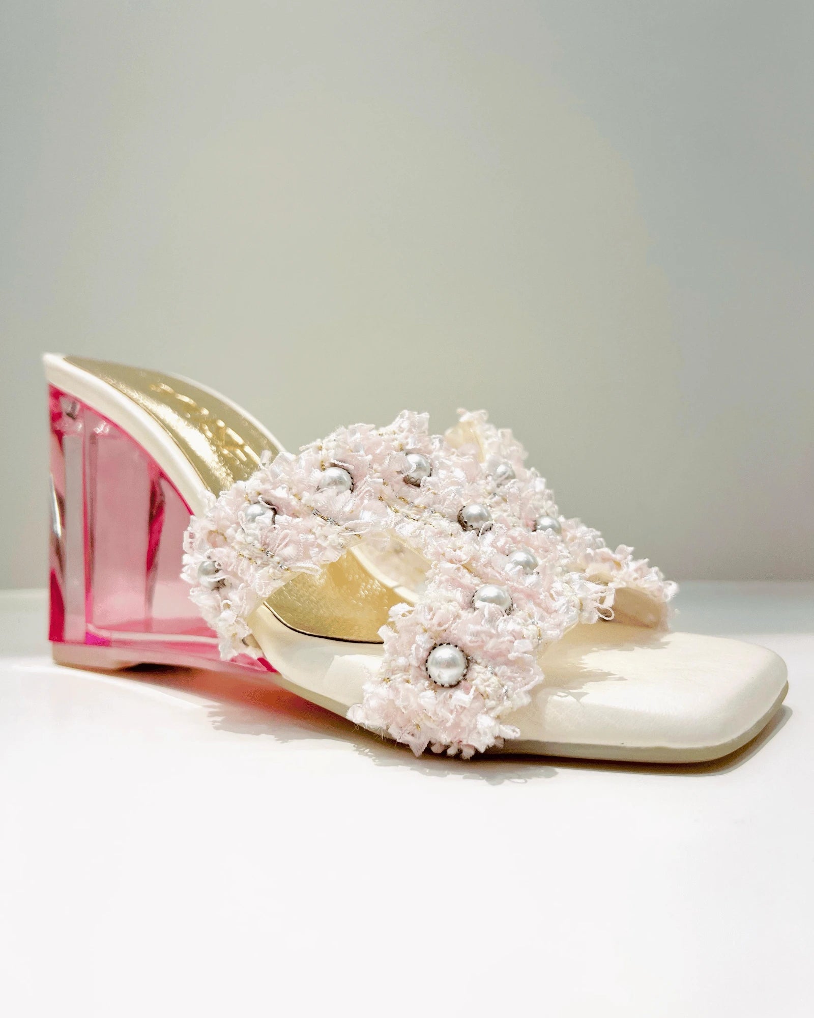 PLATAFORMA TACON CRISTAL APLIQUE ROSADO BORDADO