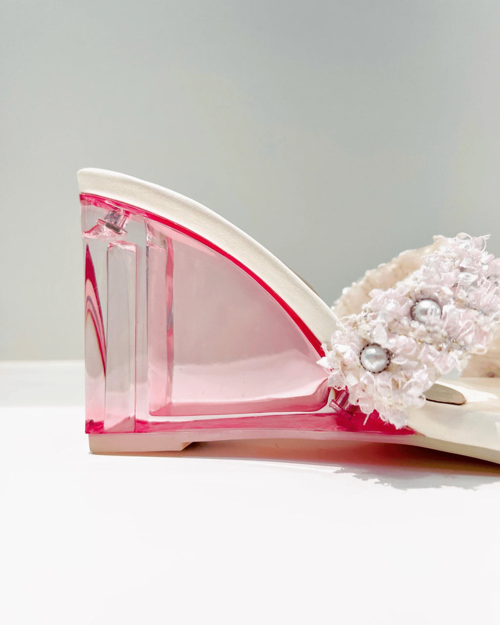 PLATAFORMA TACON CRISTAL APLIQUE ROSADO BORDADO