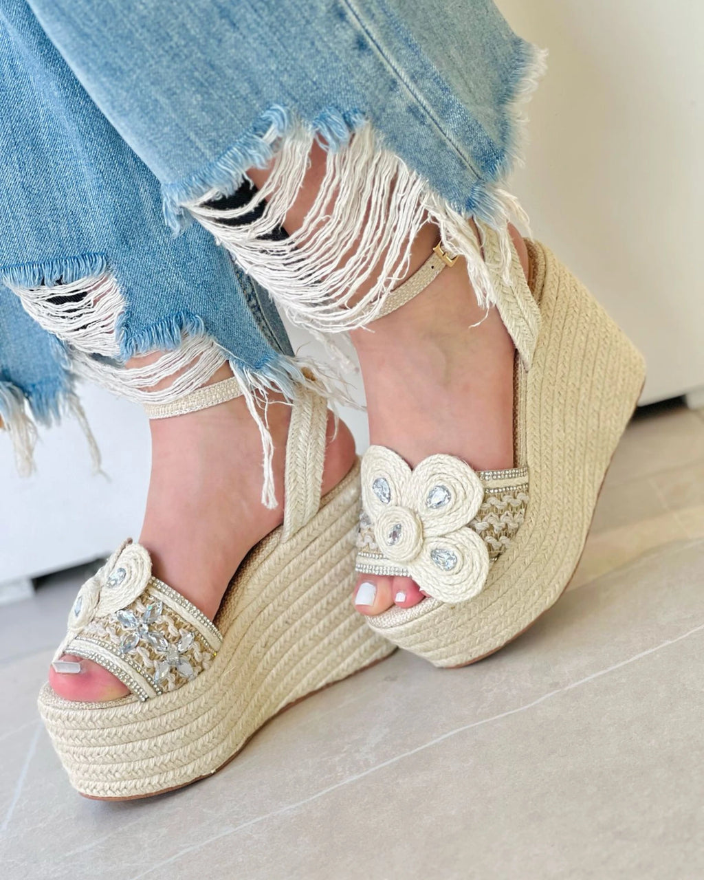 PLATAFORMA YUTE CON DETALLE FLORALES