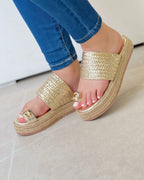 SANDALIA PLATAFORMA YUTE CON DETALLE METALICO (Copia)