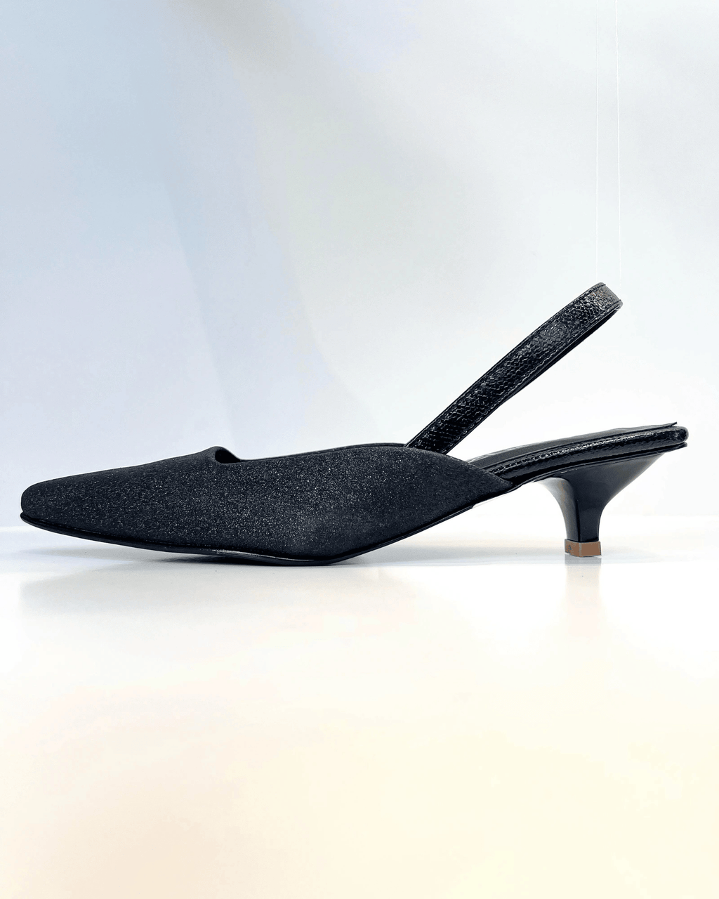 VAL367NEG TACON SLINGBACK EN SEDA NEGRO