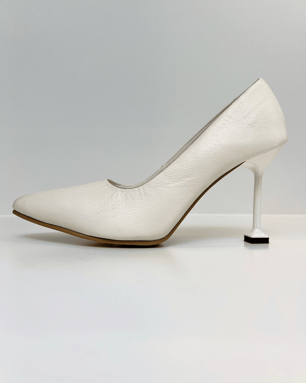 VAL820TAL TACON STILETO EN CUERO NATURAL TALCO