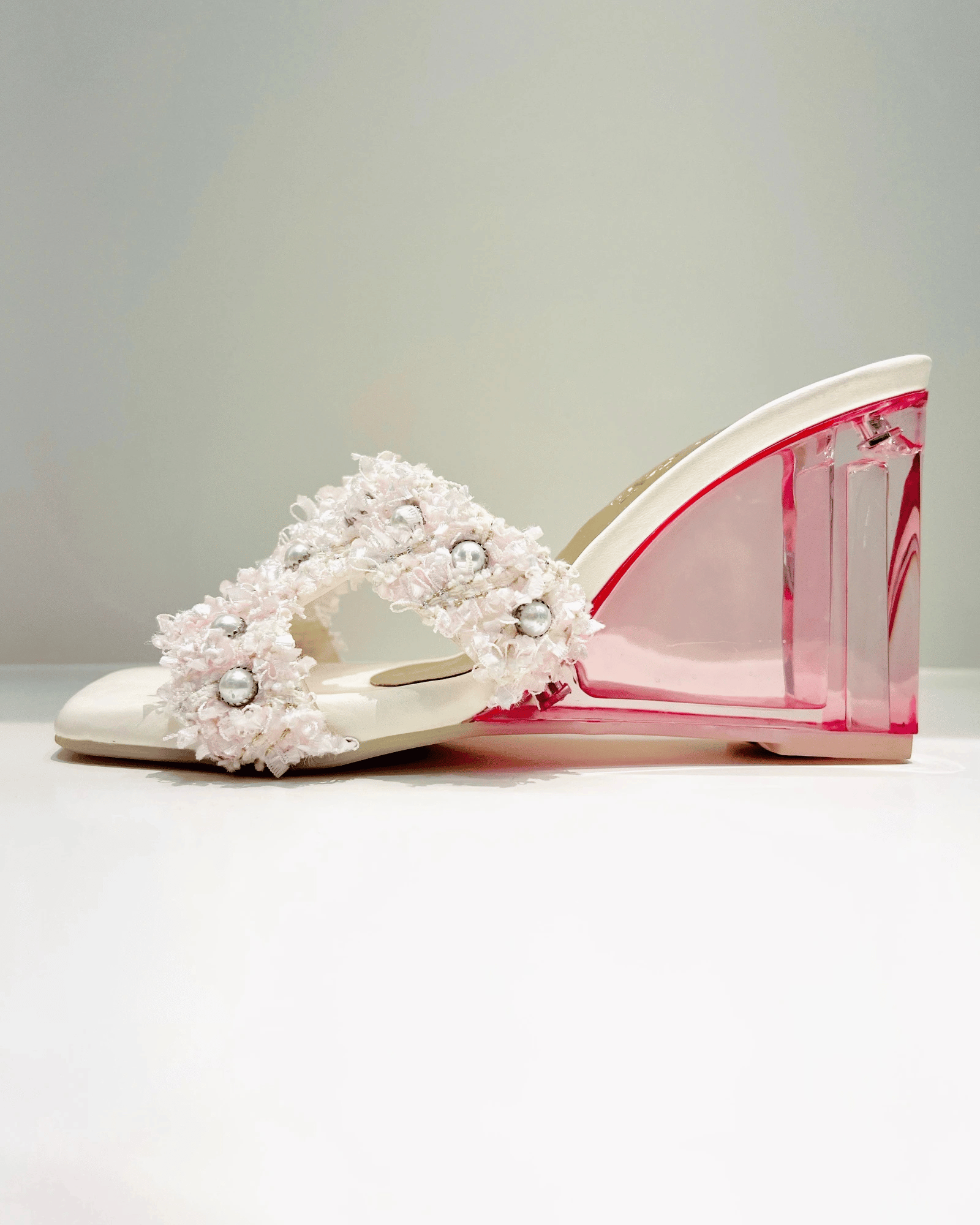 PLATAFORMA TACON CRISTAL APLIQUE ROSADO BORDADO