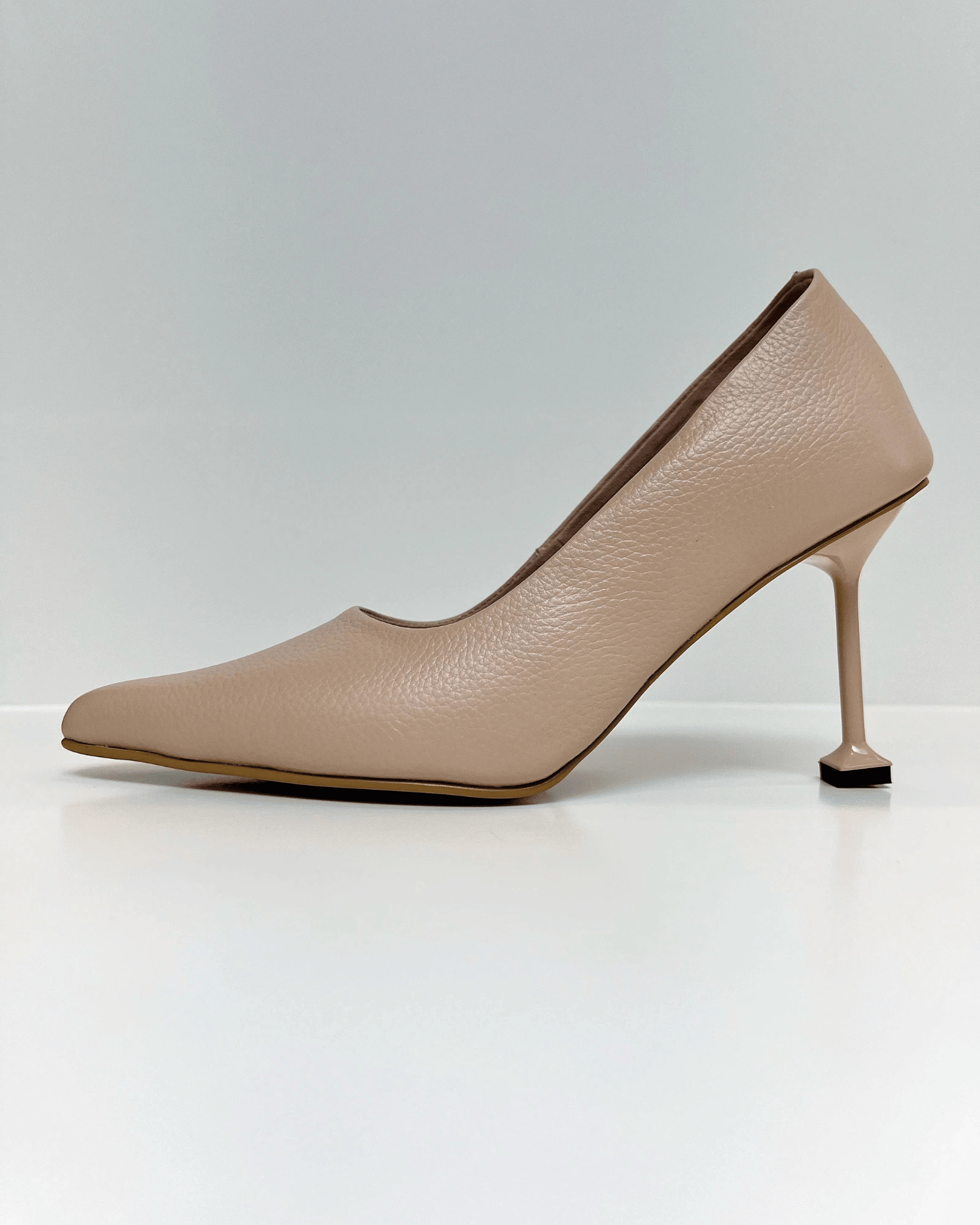 VAL820TAU TACON STILETO EN CUERO NATURAL TAUPE