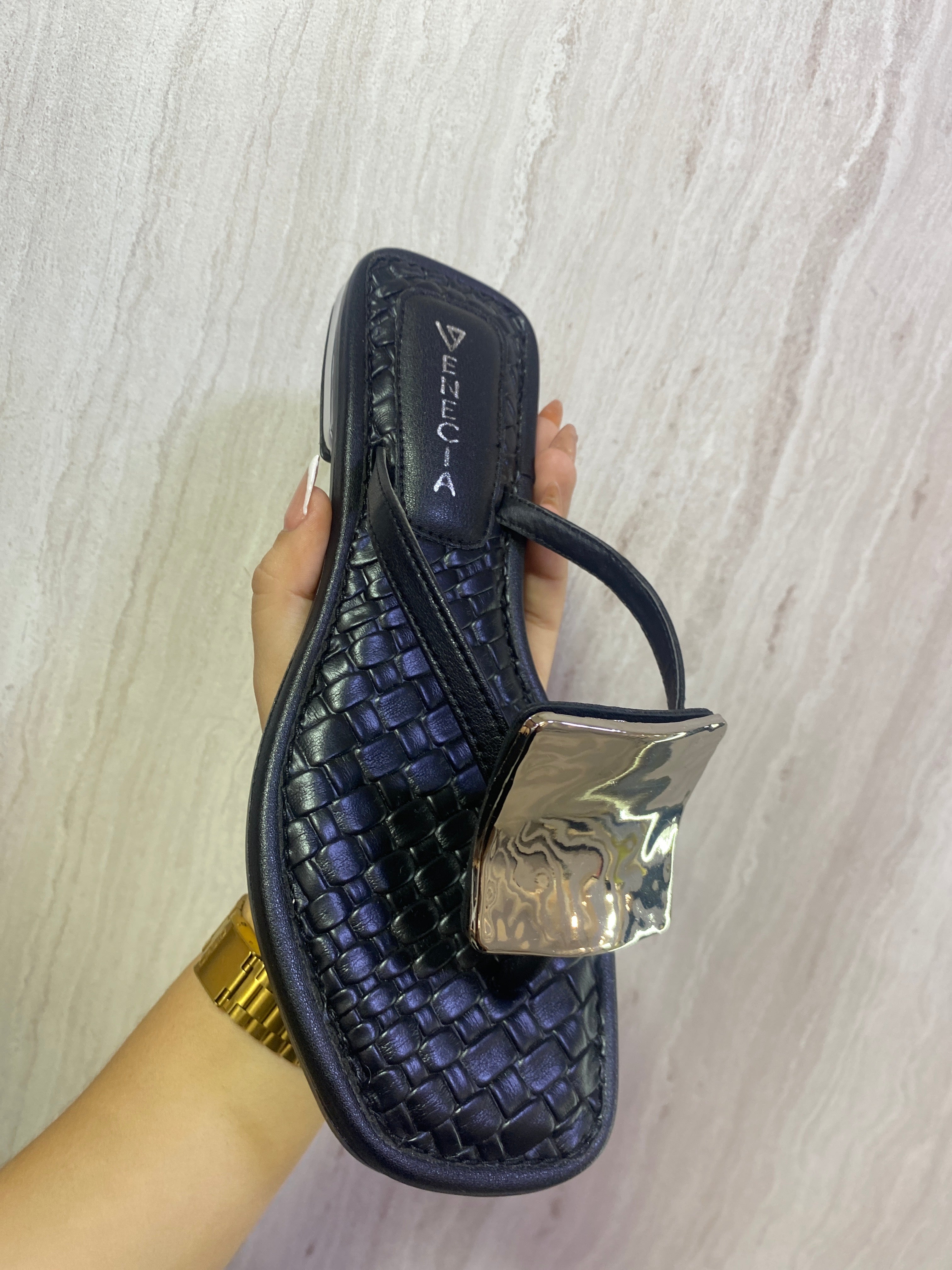 Ref. LUP26NEG SANDALIA PLANA NEGRO