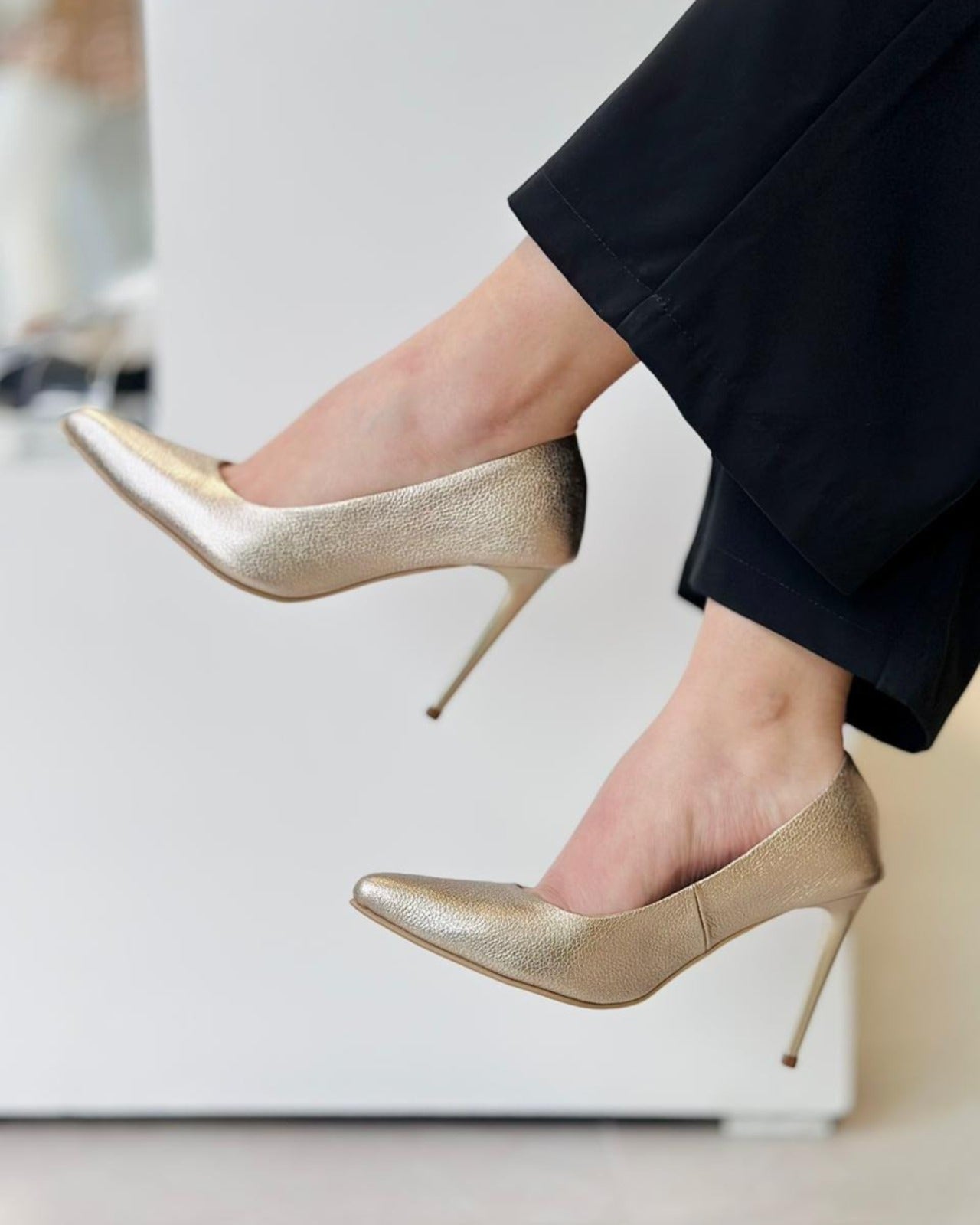 TACÓN VALERIA STILETTO DORADO