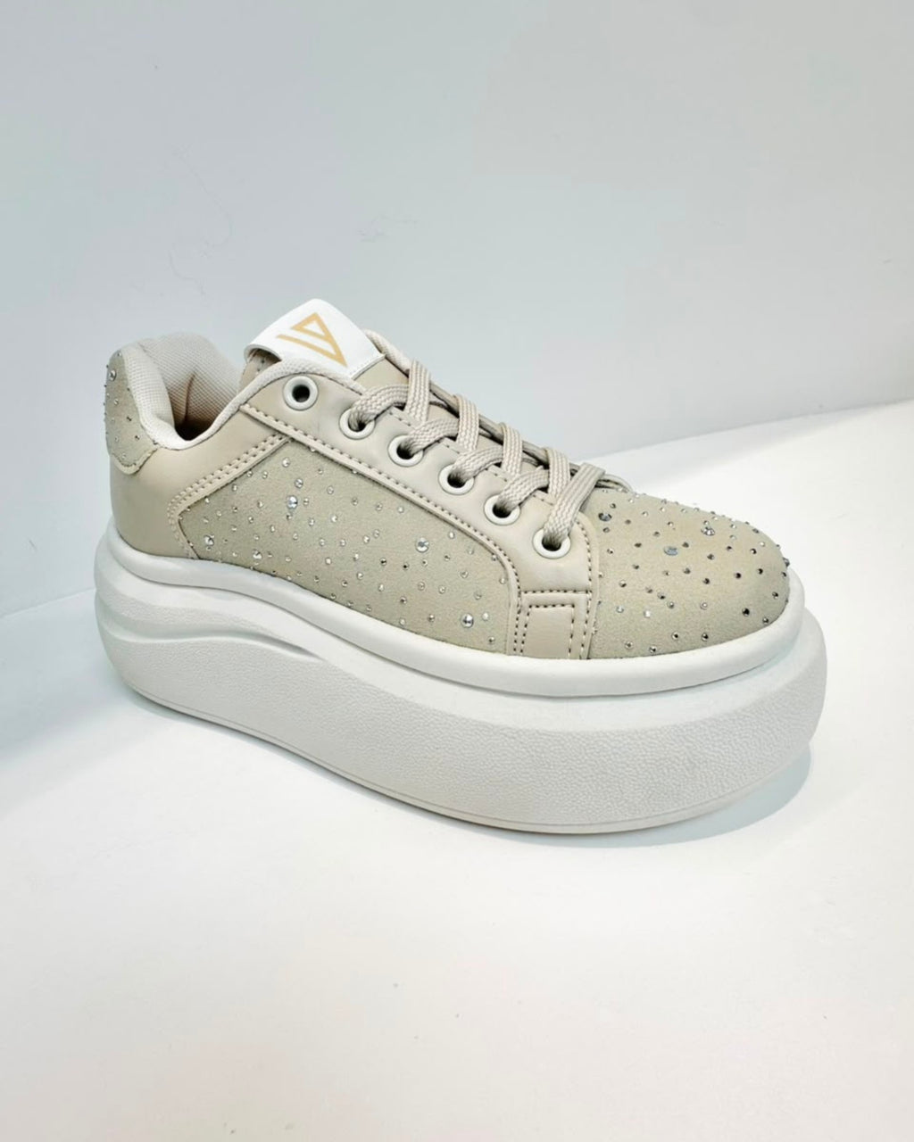 TENNIS CAROLINE CON BRILLOS BEIS