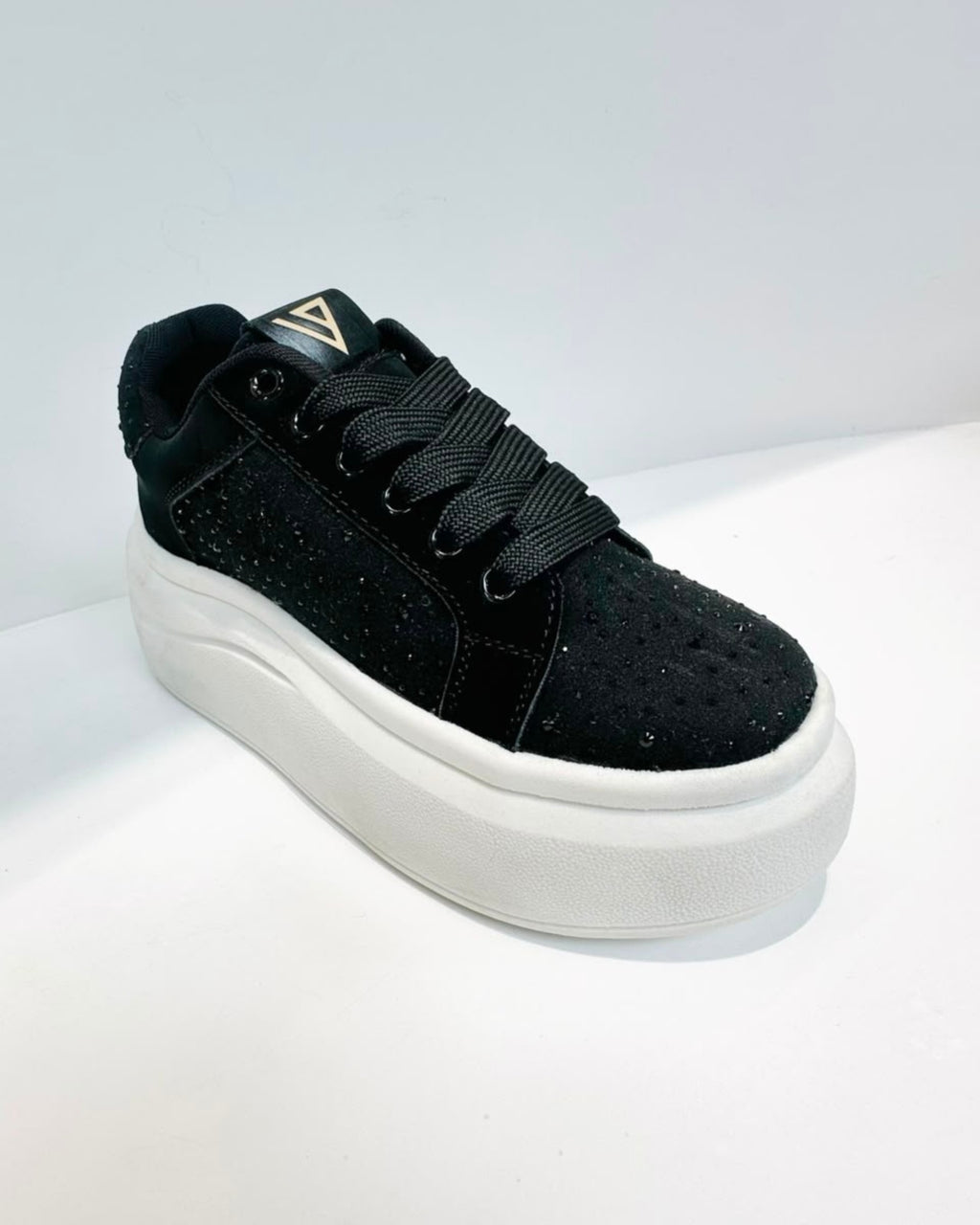 TENNIS CAROLINE CON BRILLOS NEGRO