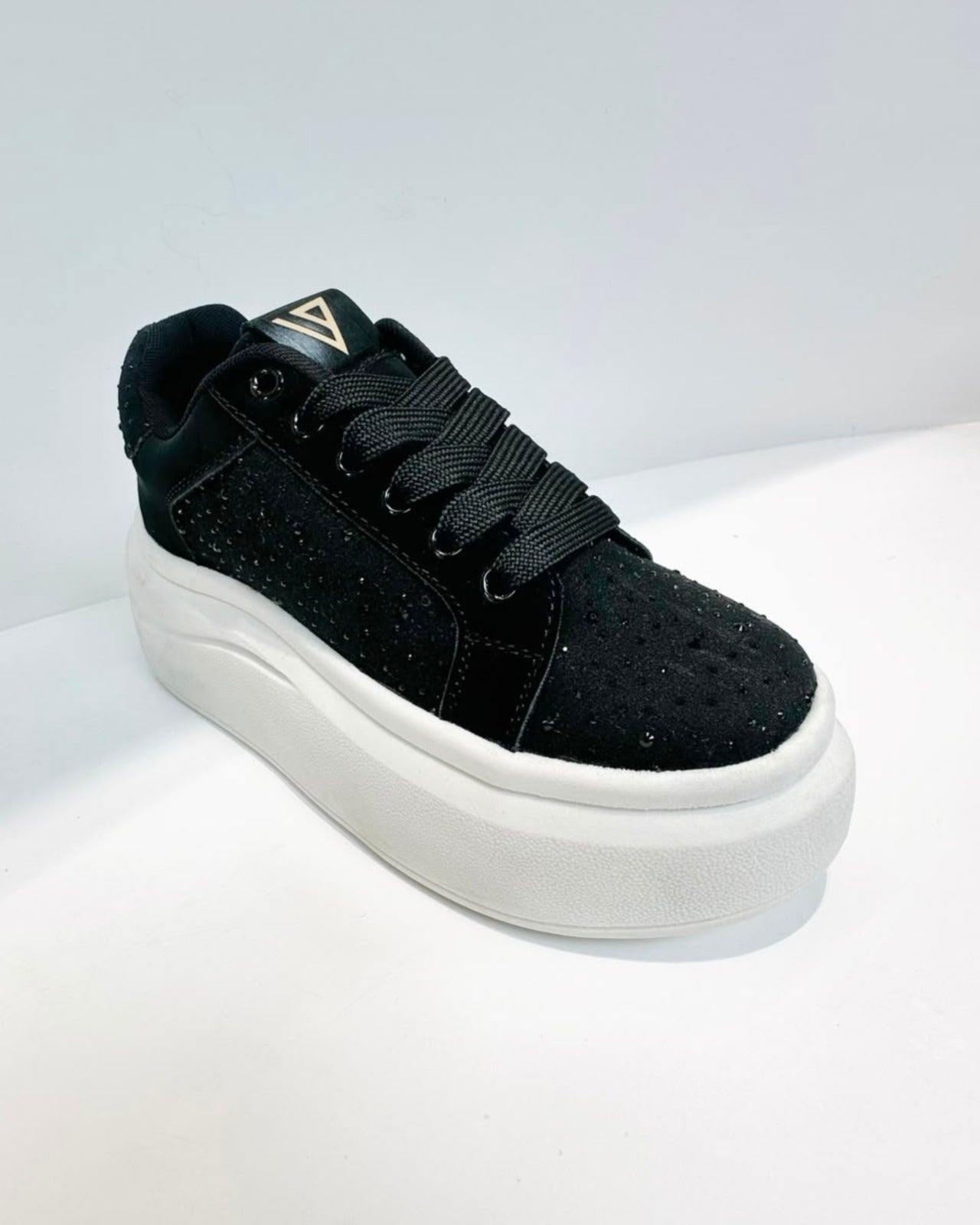 TENNIS CAROLINE CON BRILLOS NEGRO
