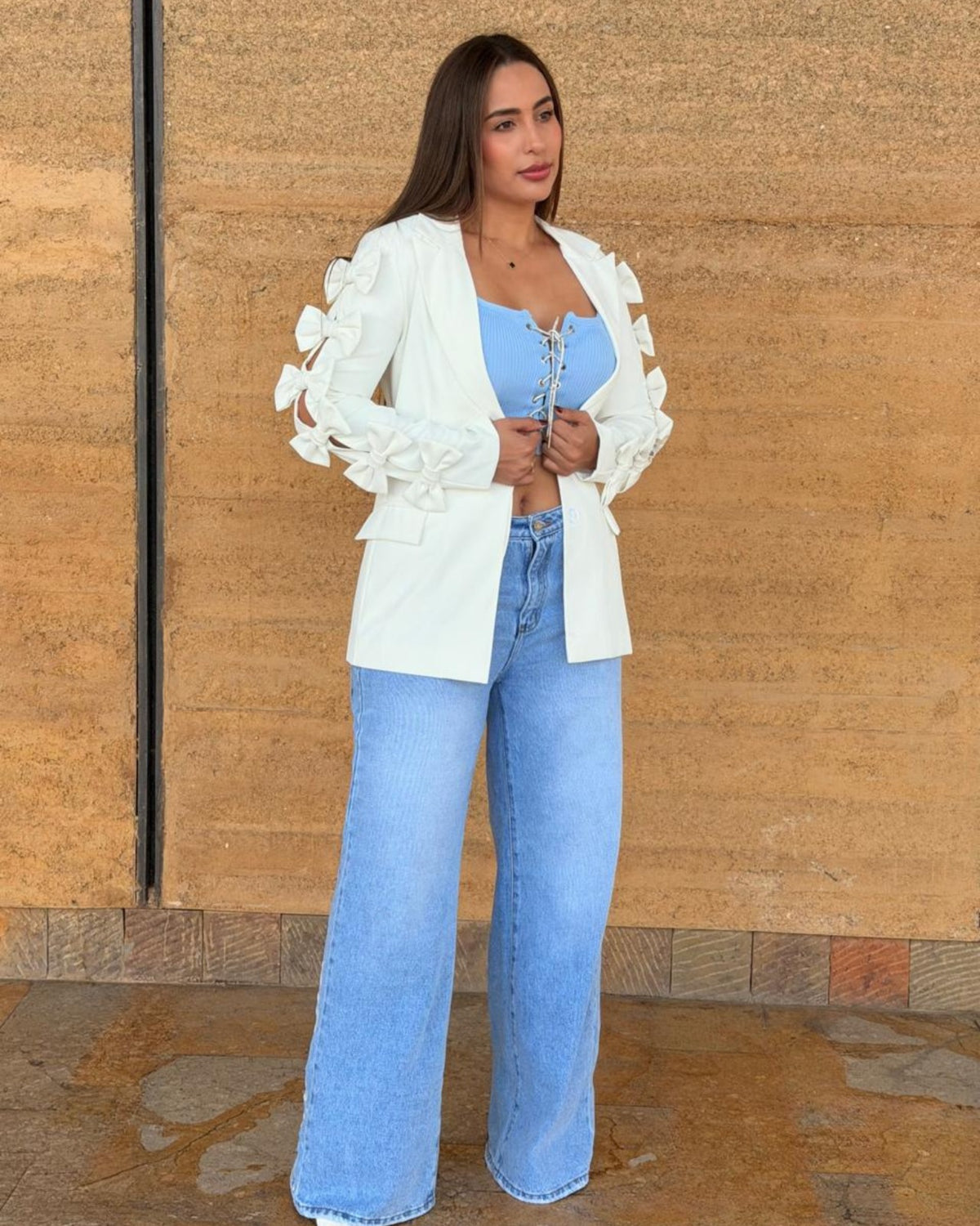 BY OPULENZA BLAZER BLANCO CON MOÑOS ￼